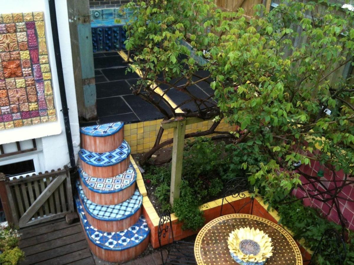 Homestay The Ceramic House *
